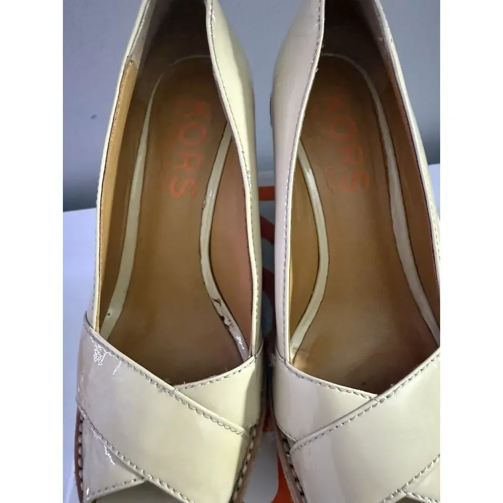 MICHAEL MICHAEL KORS $185 NUDE PATENT LEATHER WEDGE PEEPTOE HEELS SZ 7M